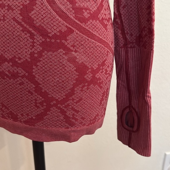 Lululemon sz 6 Swiftly Tech Long Sleeve Crew Heathered Cranberry Red Patterned - Picture 3 of 14